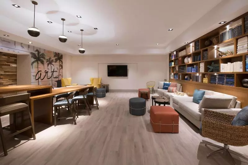 호텔 Renaissance Newport Beach