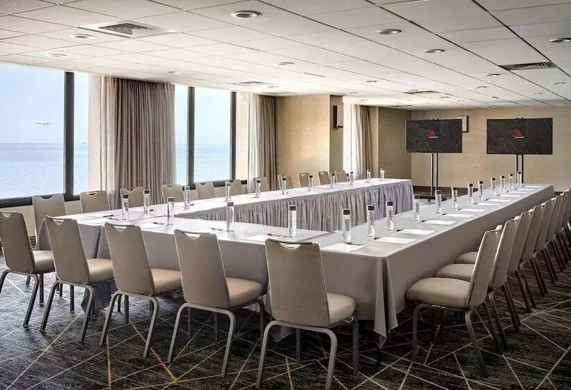 호텔 San Francisco Airport Marriott Waterfront