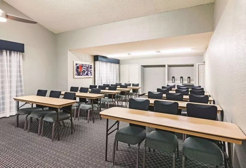 فندق Travelodge By Wyndham Houston Cyfair