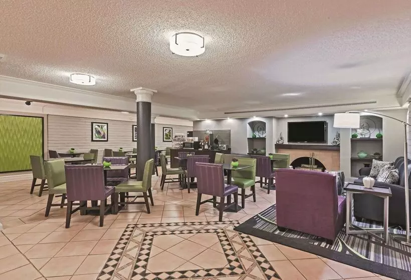 فندق Travelodge By Wyndham Houston Cyfair