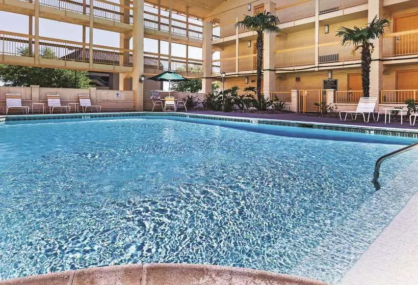 فندق Travelodge By Wyndham Houston Cyfair