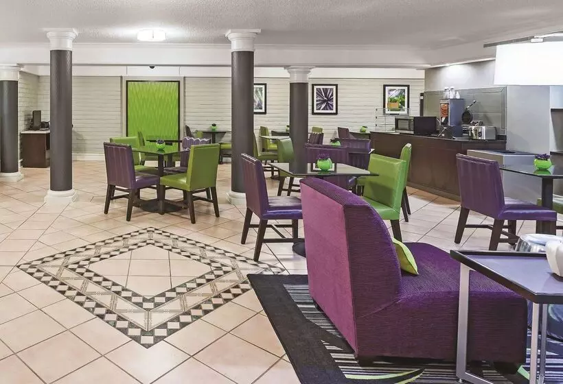 فندق Travelodge By Wyndham Houston Cyfair