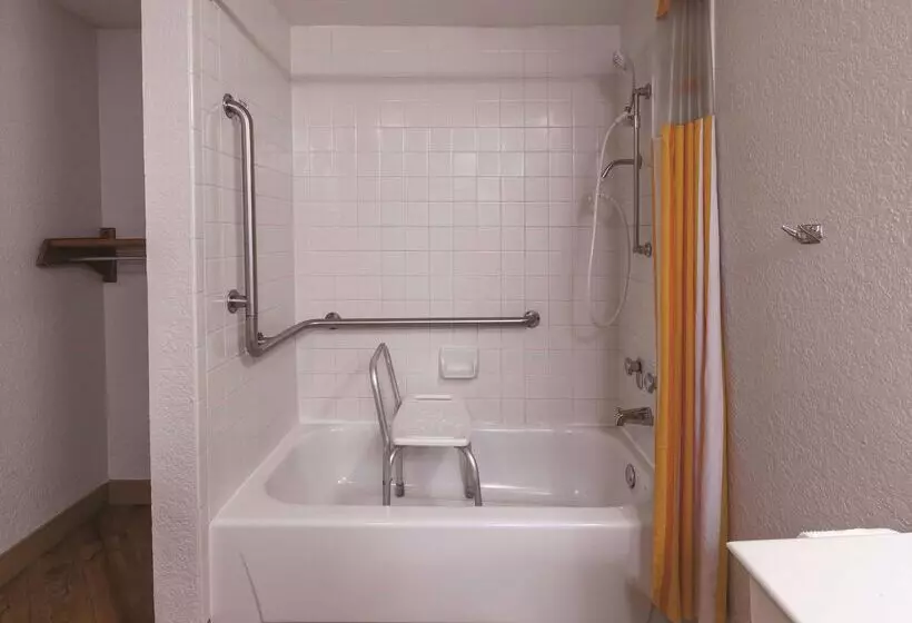 فندق Travelodge By Wyndham Houston Cyfair