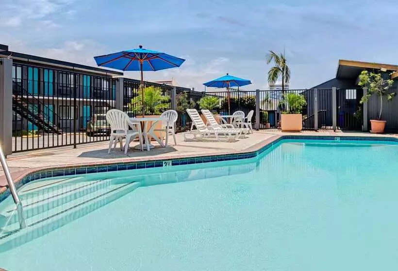 Szálloda Travelodge By Wyndham Lax