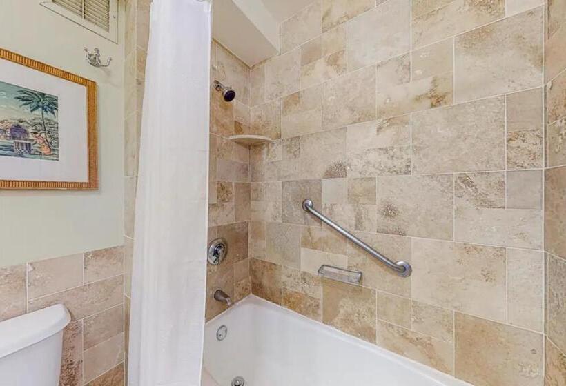 Outrigger Kauaʻi Beach Resort & Spa