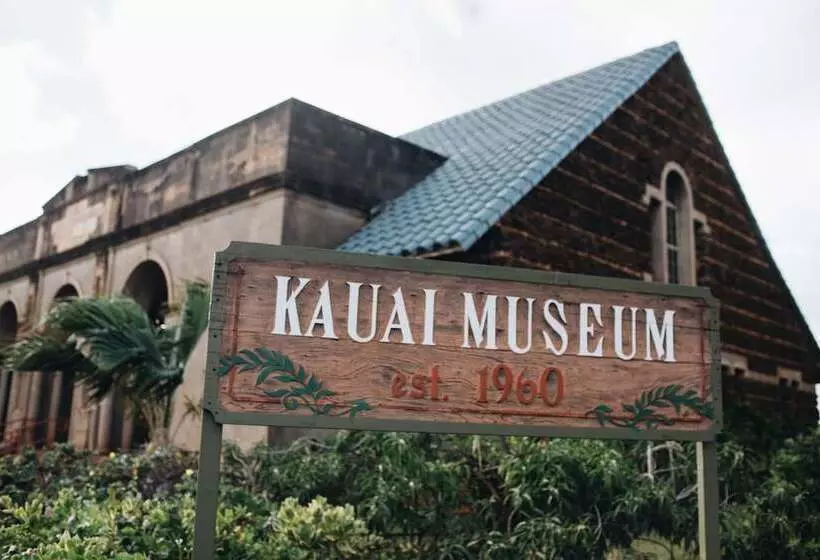 Outrigger Kauaʻi Beach Resort & Spa