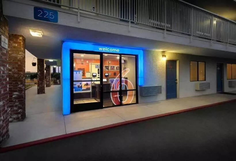 Motel 6arcadia, Ca  Los Angeles  Pasadena Area