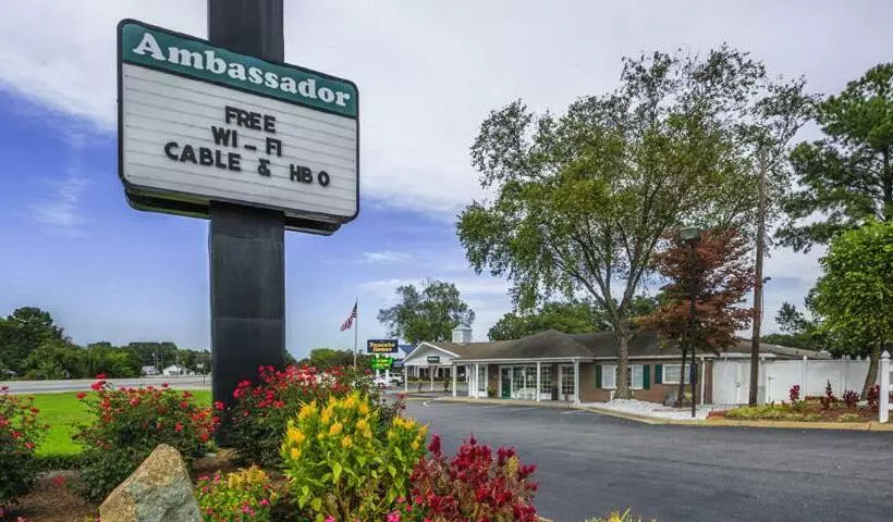 فندق Ambassador Inn