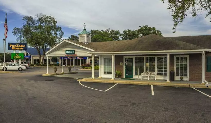 فندق Ambassador Inn