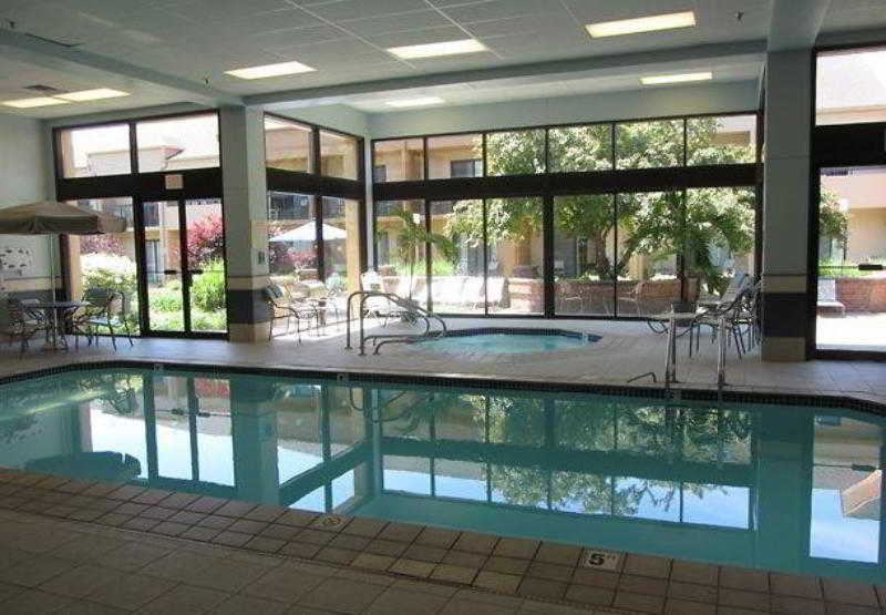 فندق Courtyard By Marriott Rockford