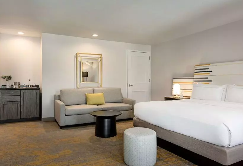 Szálloda Doubletree By Hilton Campbell  Pruneyard Plaza