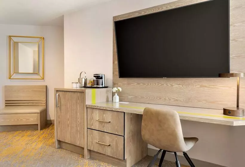 Szálloda Doubletree By Hilton Campbell  Pruneyard Plaza