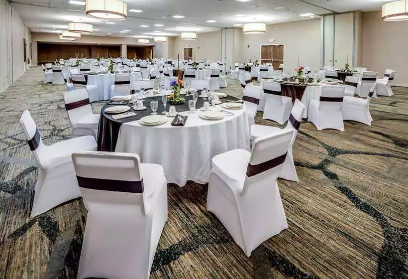 Otel Doubletree By Hilton Huntington