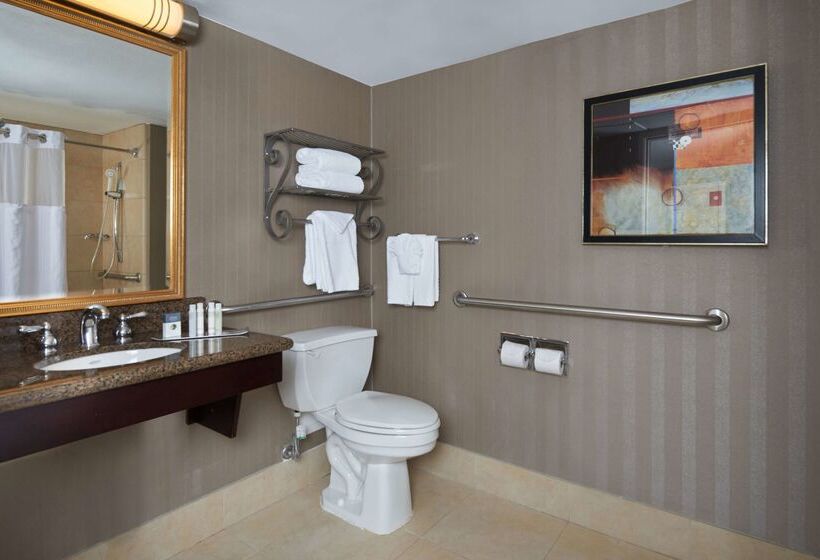 فندق Doubletree By Hilton Dallas   Market Center