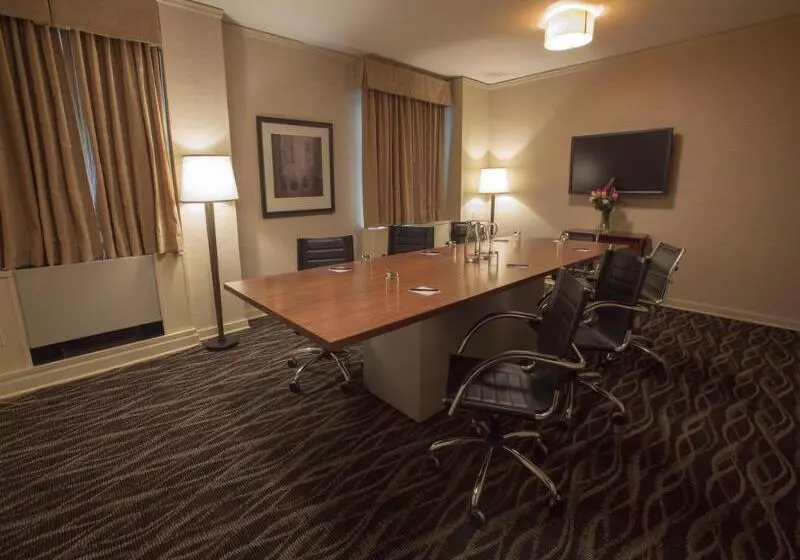 Executive Hotel Pacific