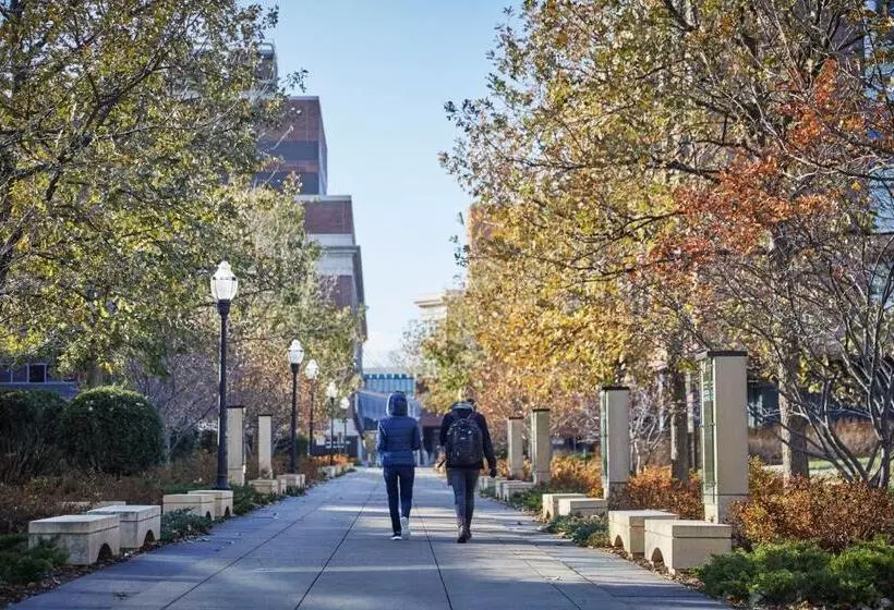 Отель Graduate By Hilton Minneapolis