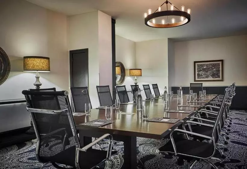 Отель Graduate By Hilton Minneapolis