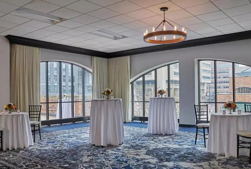 Отель Graduate By Hilton Minneapolis