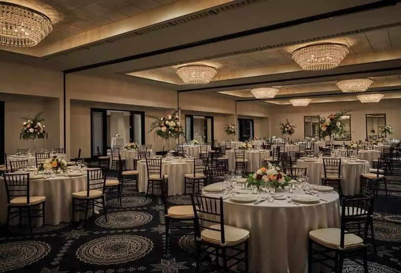 Отель Graduate By Hilton Minneapolis