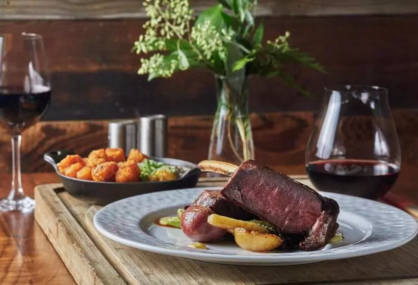 Отель Graduate By Hilton Minneapolis