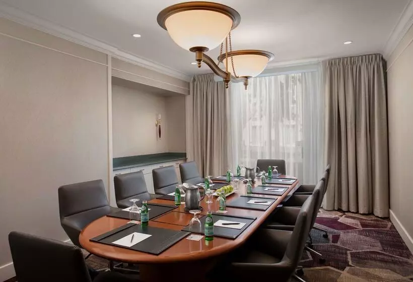 בית מלון כפרי Hilton Oakland Airport