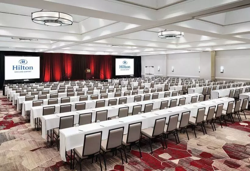 בית מלון כפרי Hilton Oakland Airport