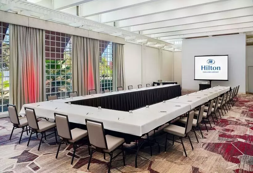 בית מלון כפרי Hilton Oakland Airport