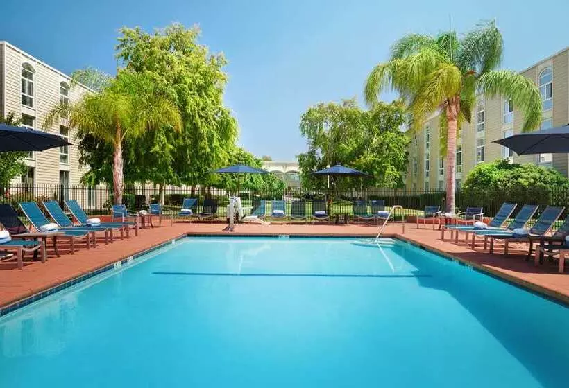 בית מלון כפרי Hilton Oakland Airport