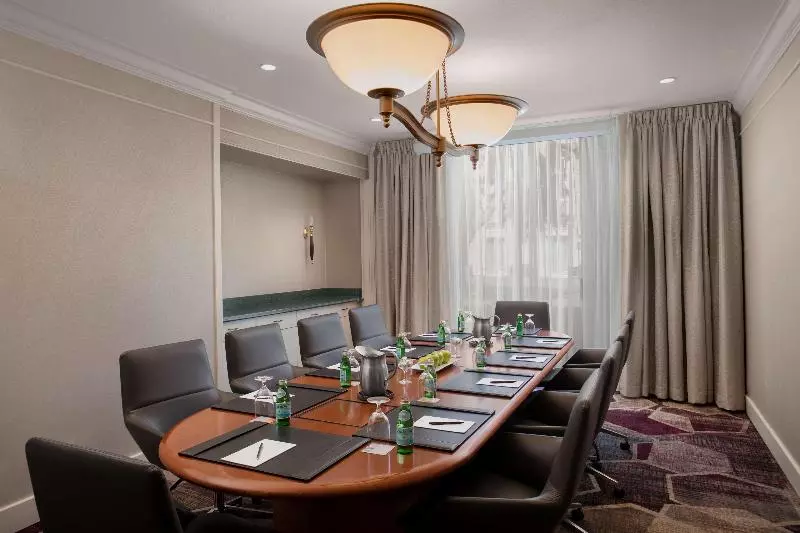 ホテル Hilton Oakland Airport