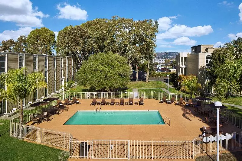 ホテル Hilton Oakland Airport