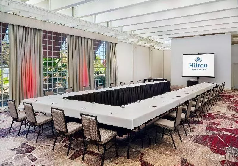 ホテル Hilton Oakland Airport