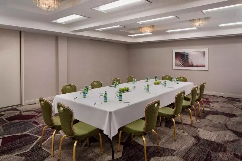 ホテル Hilton Oakland Airport