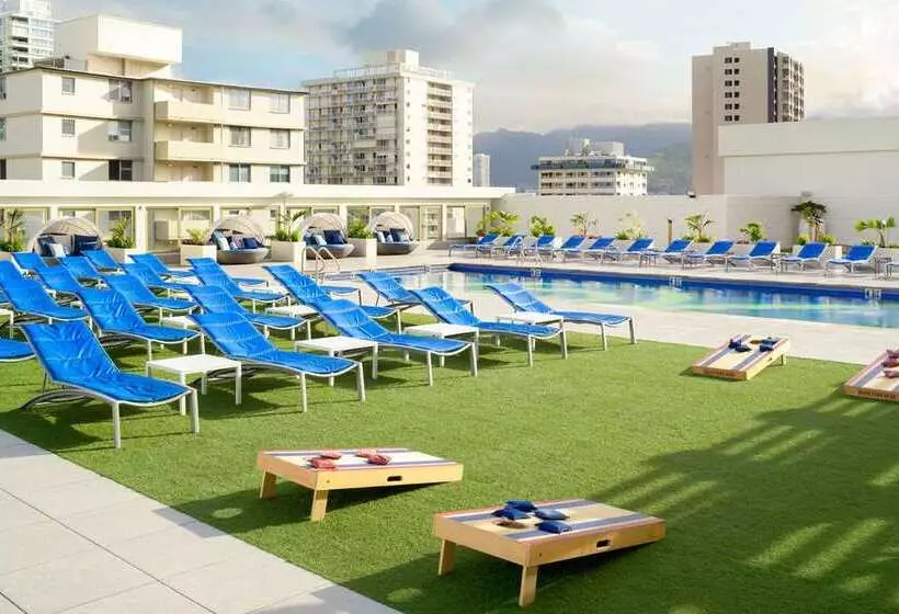 בית מלון כפרי Hilton Waikiki Beach Resort & Spa