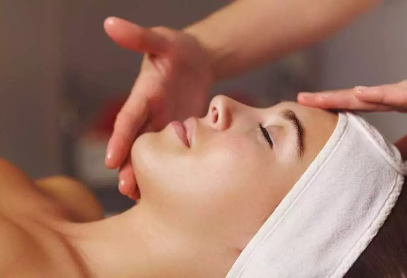 בית מלון כפרי Hilton Waikiki Beach Resort & Spa