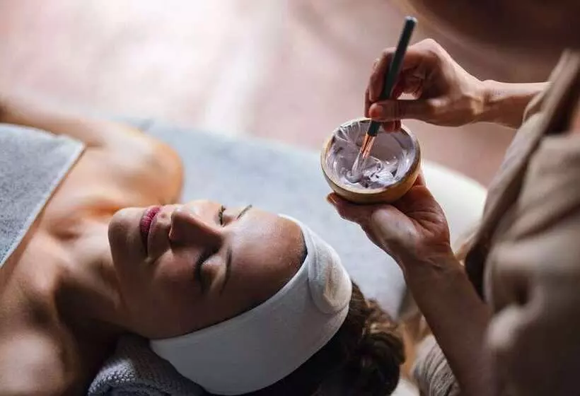 בית מלון כפרי Hilton Waikiki Beach Resort & Spa