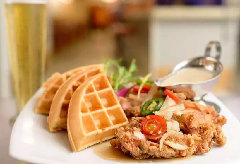 בית מלון כפרי Hilton Waikiki Beach Resort & Spa