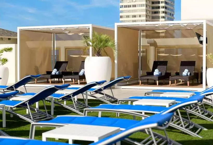 בית מלון כפרי Hilton Waikiki Beach Resort & Spa