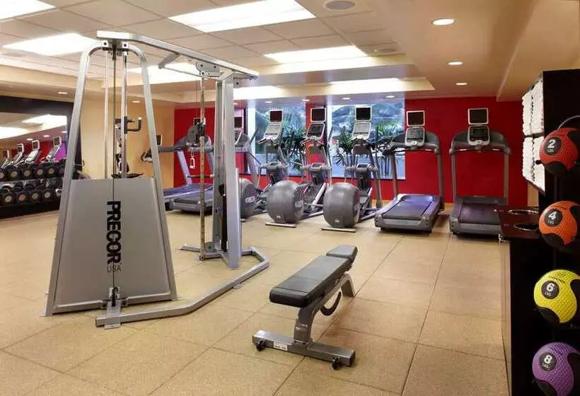 בית מלון כפרי Hilton Waikiki Beach Resort & Spa