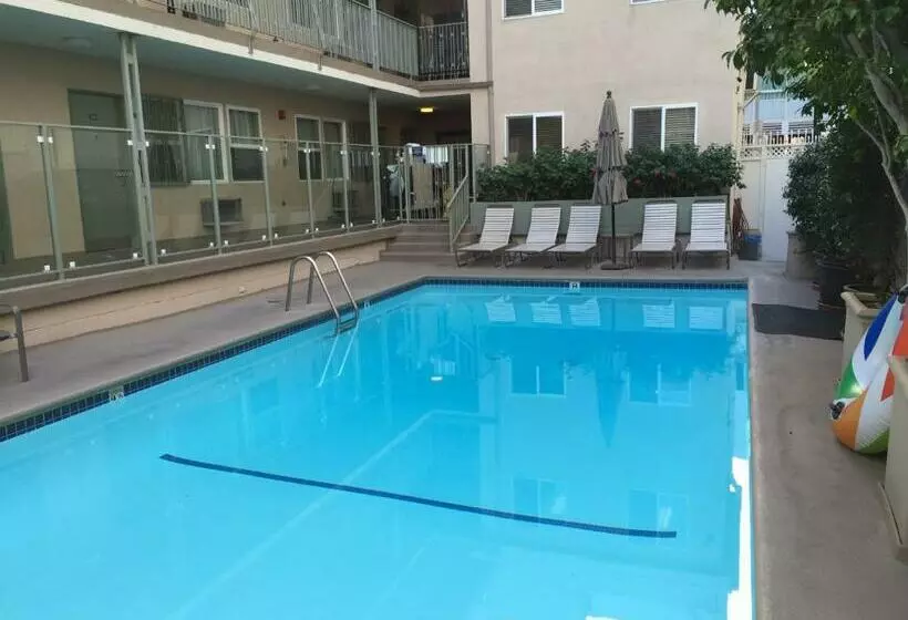 هتل Hollywood Orchid Suites