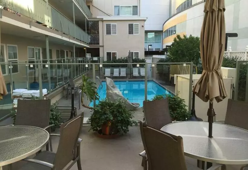 هتل Hollywood Orchid Suites