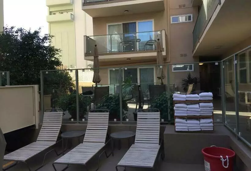 هتل Hollywood Orchid Suites