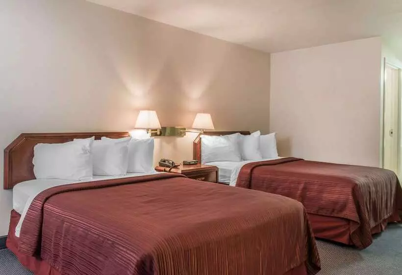בית מלון כפרי Quality Inn