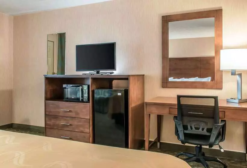 בית מלון כפרי Quality Inn