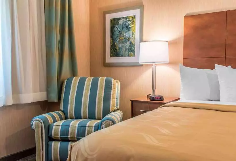 בית מלון כפרי Quality Inn