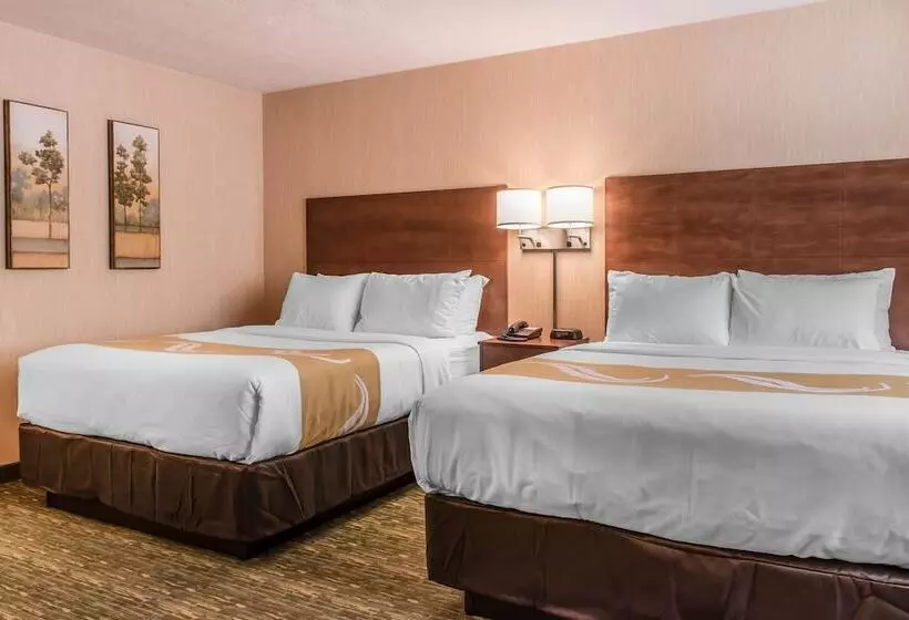 בית מלון כפרי Quality Inn