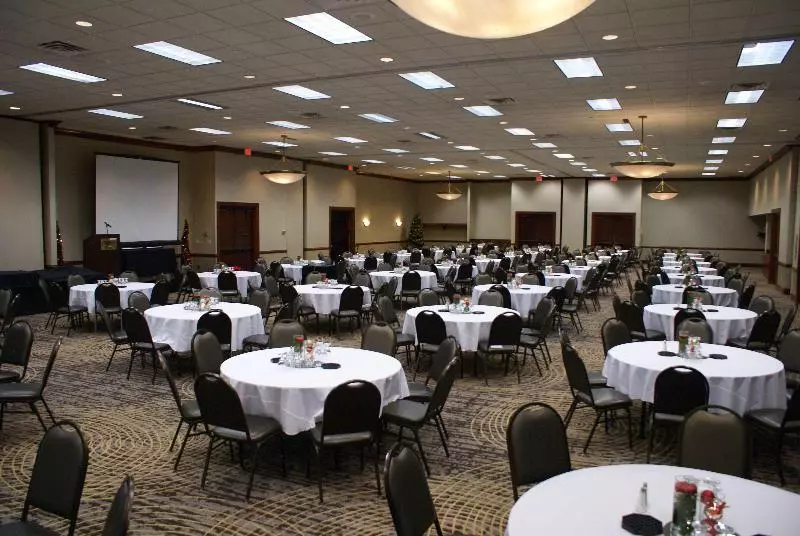 فندق Doubletree By Hilton Lansing