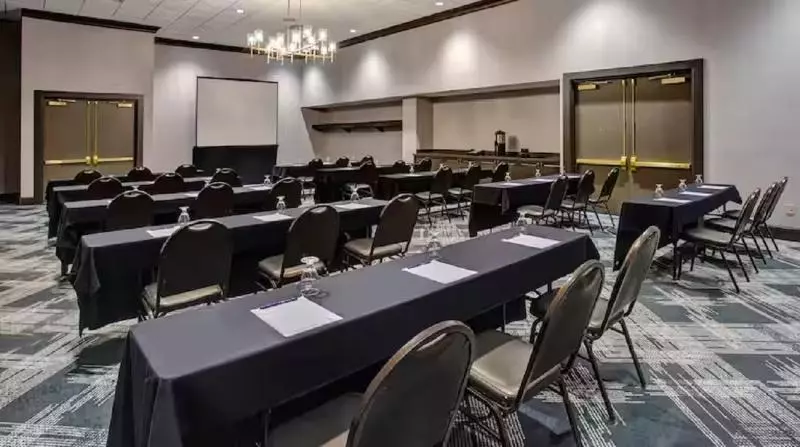 فندق Doubletree By Hilton Lansing