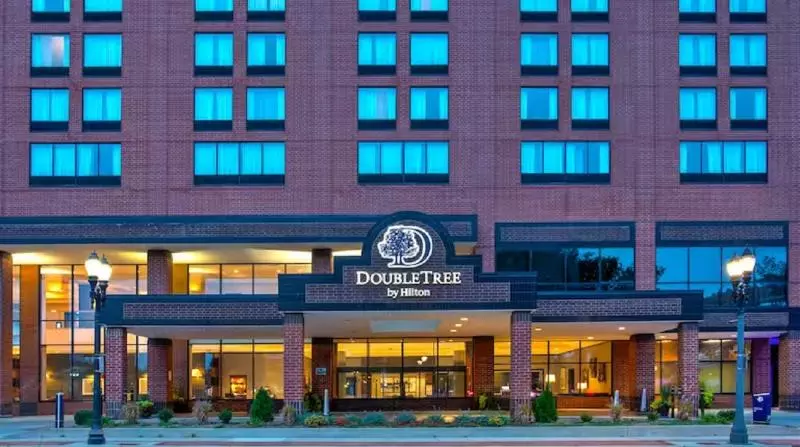 فندق Doubletree By Hilton Lansing