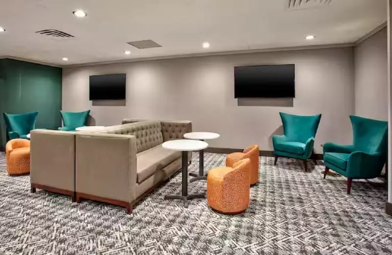 فندق Doubletree By Hilton Lansing