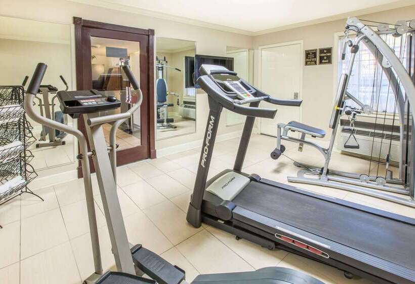 هتل Super 8 By Wyndham Tyler Tx